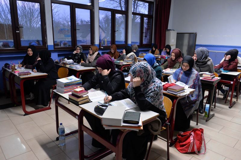 Avrupa'daki ilk imam hatip lisesi ilk mezunlarını verecek 9 2012 1