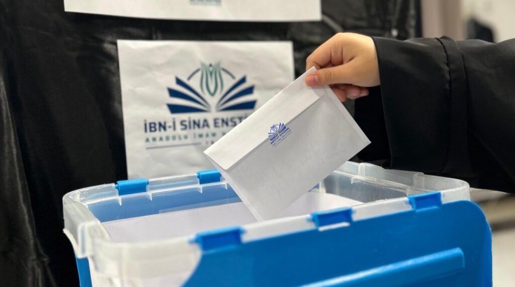İbn-i Sina Enstitüsü Anadolu İmam Hatip Lisesi Öğrencileri Meclis Başkanını Seçti 67 image