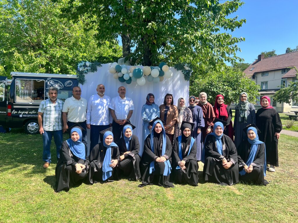 Belçika İbn-i Sina Enstitüsü ve Anadolu İmam Hatip Lisesi 2024-2025, 10. Mezuniyet Töreni Coşkuyla Gerçekleşti 10 397a0ce4 7eef 4169 bd56 a4b53808bc93